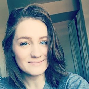 Meet your Posher, Alicia